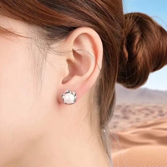 Elegant Faux Pearl Stud Earrings Silver Earring Perfect Gift - Picture 1 of 5